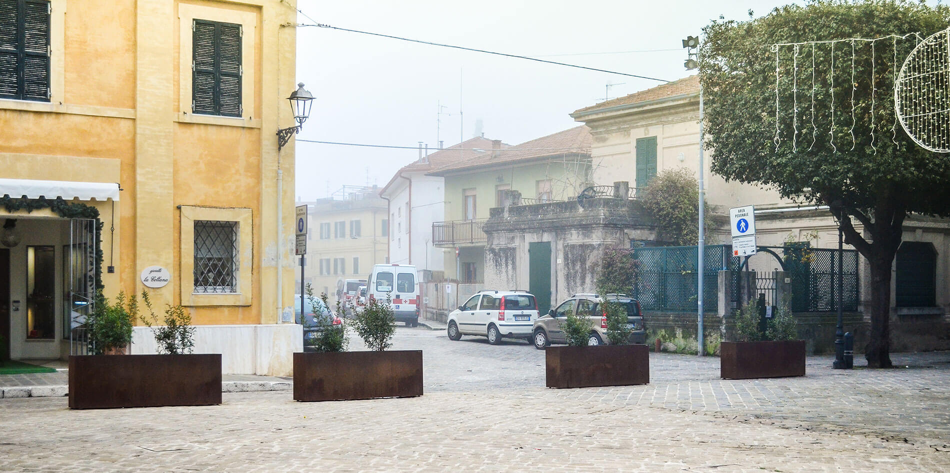 Anti-terrorism barriers to protect Senigallia's Square